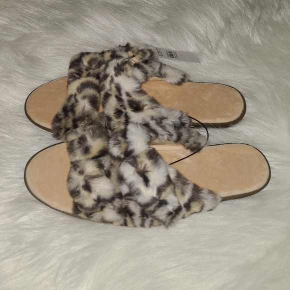 LOFT Faux Fur Buckle Slippers | Large - Picture 3 of 7